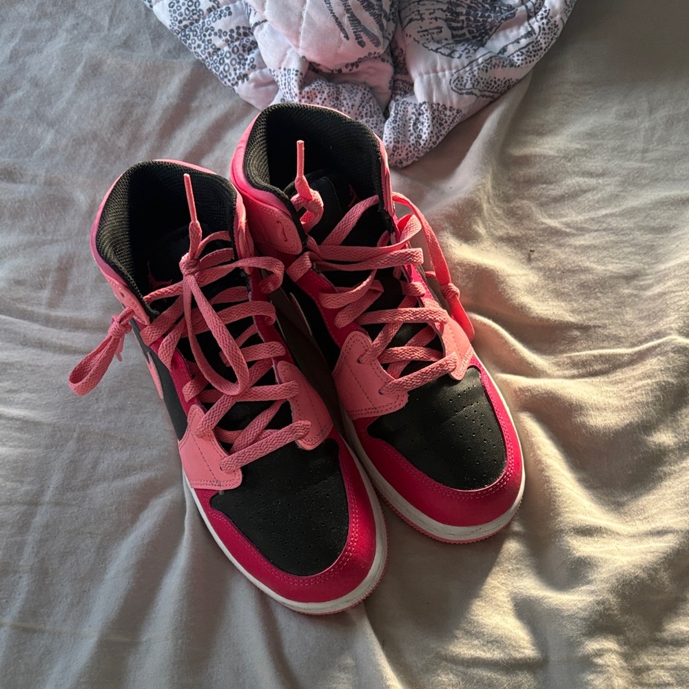 Nike Women's Sneakers in Pink and Black brand new wore once